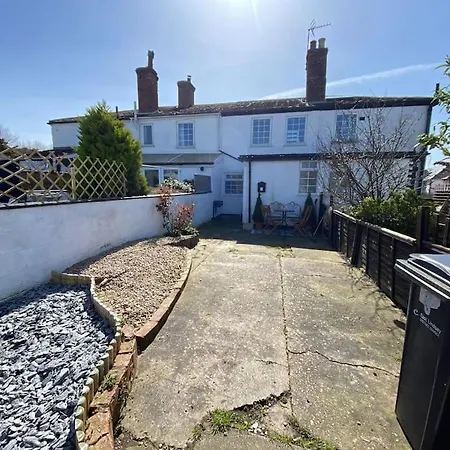 Quaint Beachside Cottage Chapel Saint Leonards Exterior photo